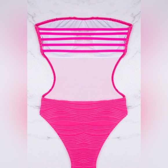 BNWT One Piece Strapless Swimsuit - Picture 4 of 9